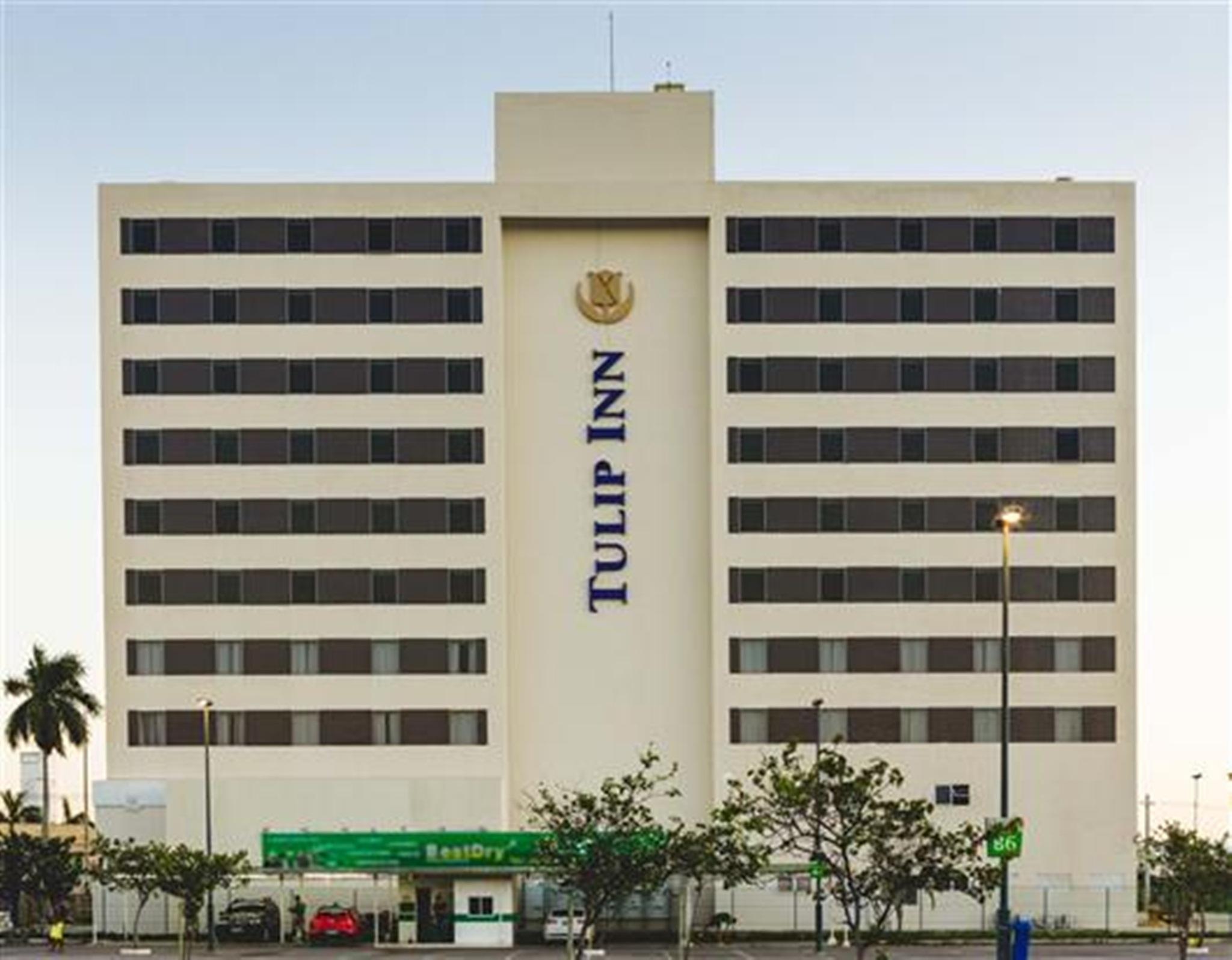 Tulip Inn كامبوس دوس جويتاكازيس المظهر الخارجي الصورة