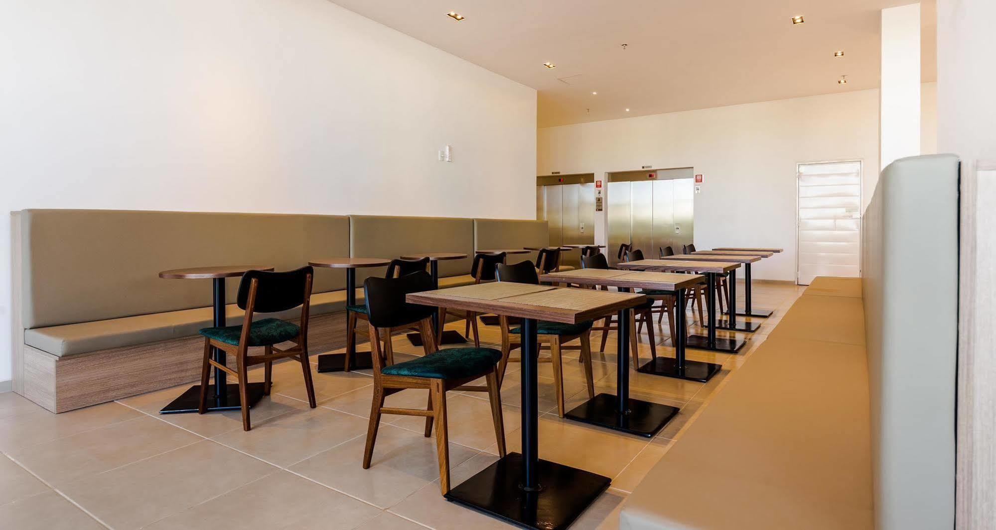Tulip Inn كامبوس دوس جويتاكازيس المظهر الخارجي الصورة
