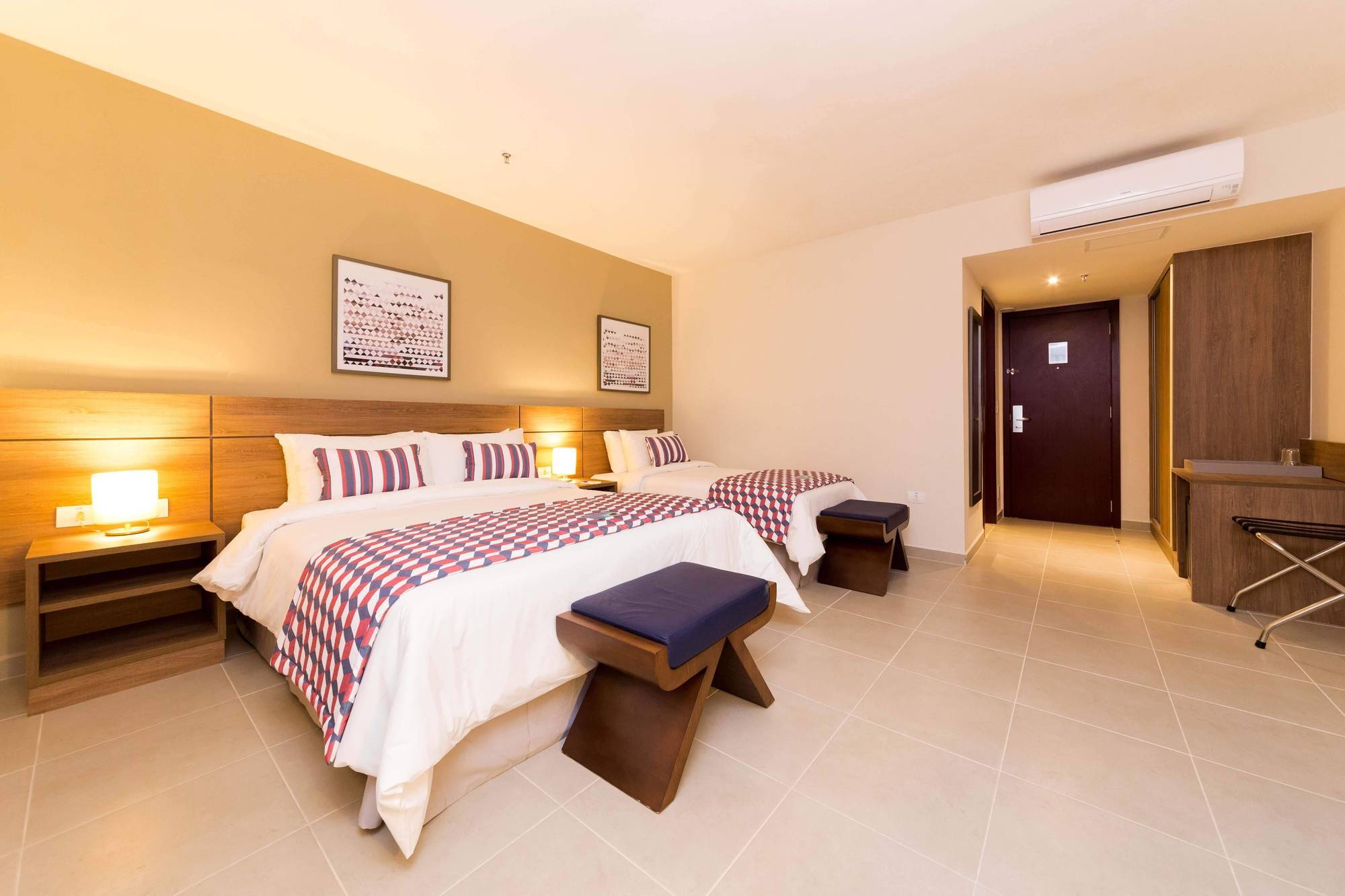 Tulip Inn كامبوس دوس جويتاكازيس المظهر الخارجي الصورة